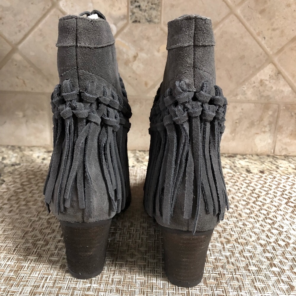 NWT Sbicca Suede Fringe Bootie in Style Sound , color charcoal ,size 7.5. - Picture 3 of 6